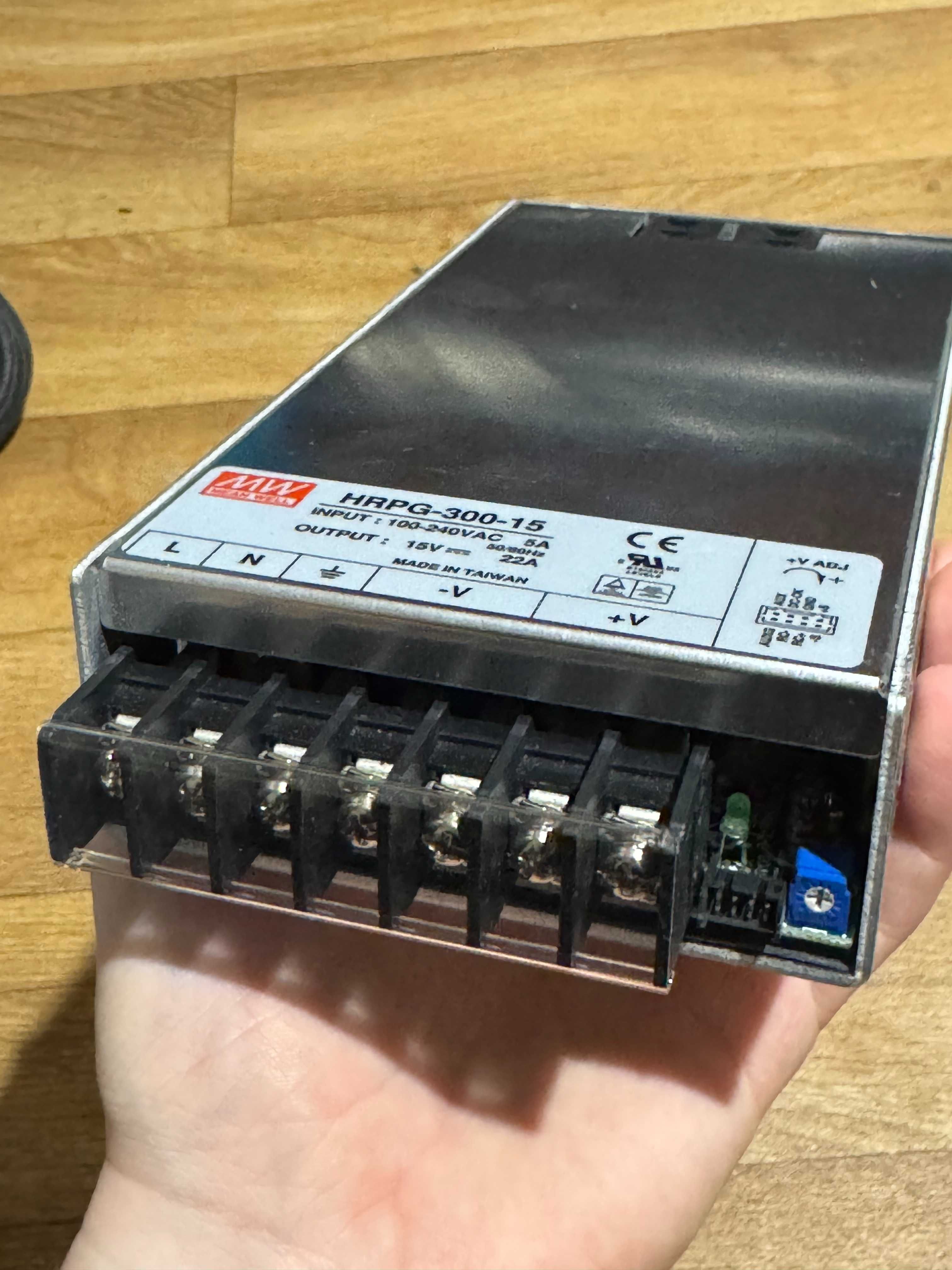 Блок живлення Mean Well HRPG 300-15