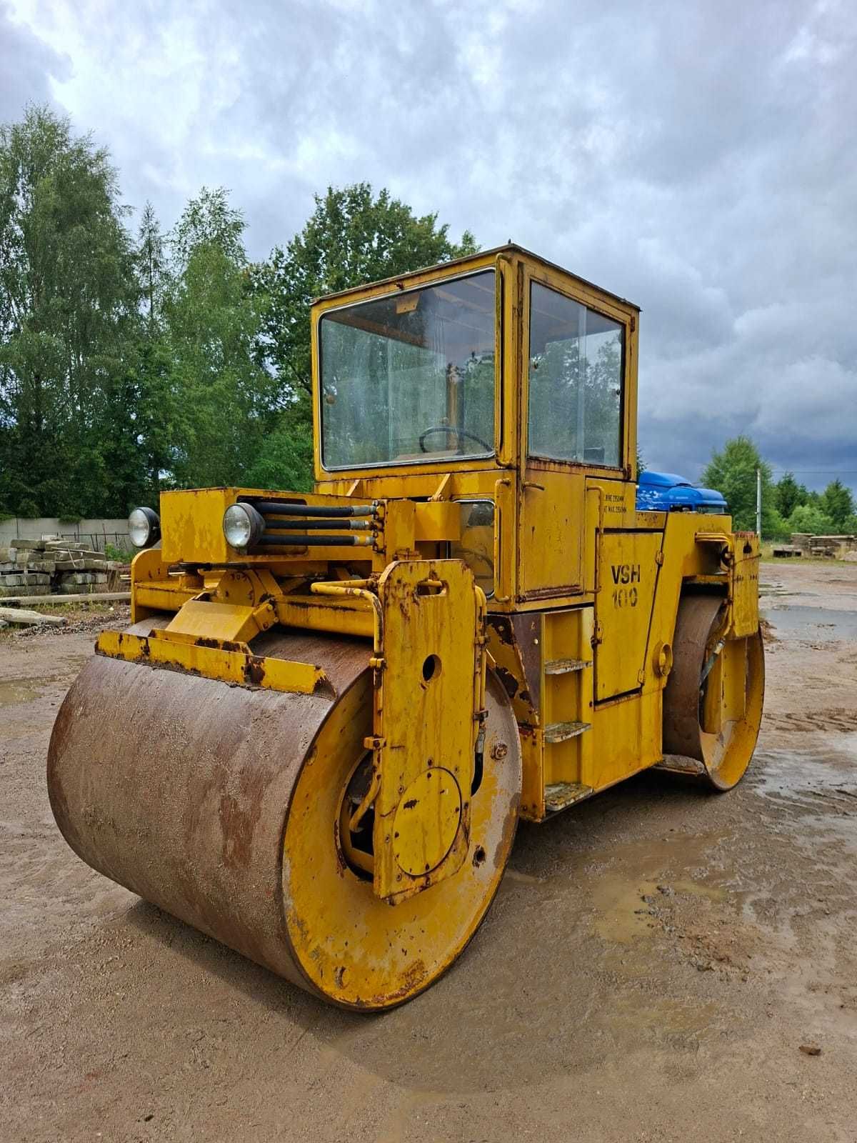 Walec drogowy STAVOSTOJ VSH-100