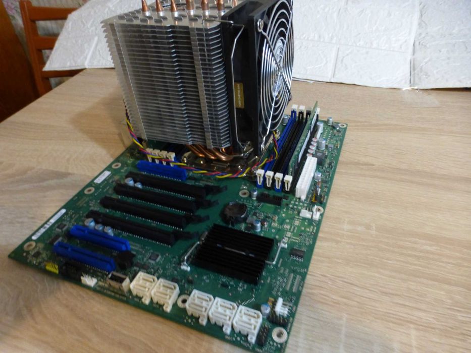 комплектом Материнская  плата  Fujitsu  D3348-B23 s 2011 V3 V4+ проц