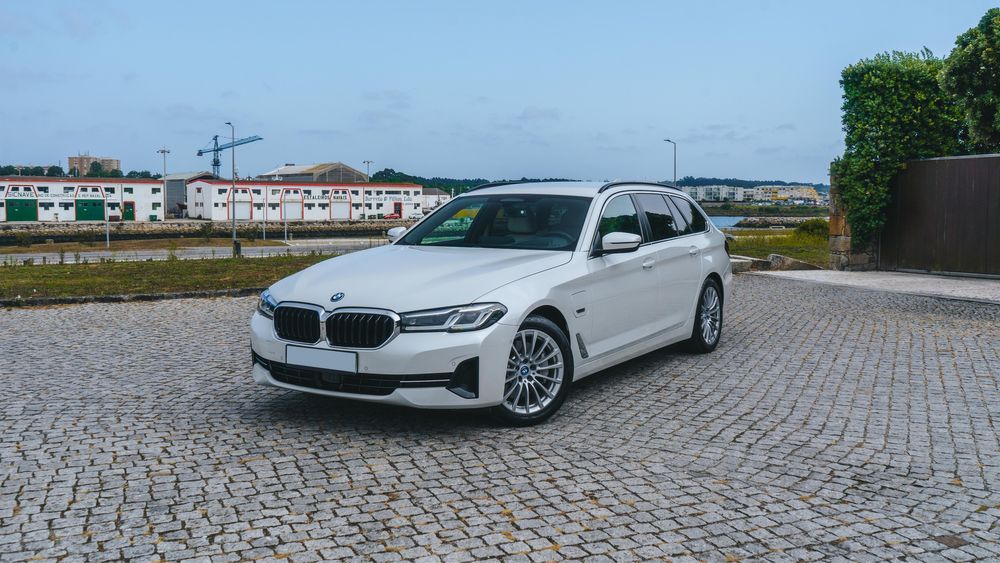 BMW 520e Touring Individual 2022