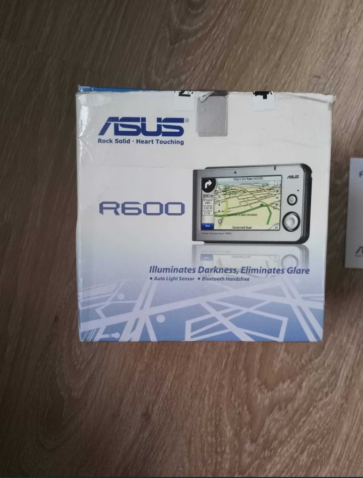 Навігатор GPS  Asus R600