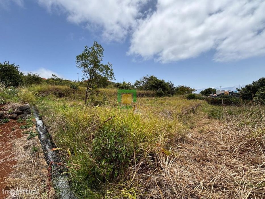Terreno com Projeto Aprovado para 6 moradias