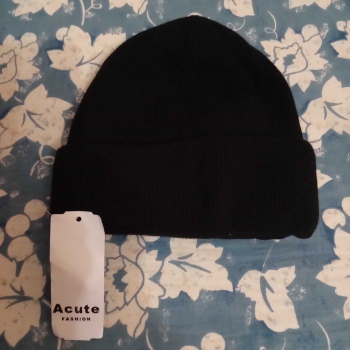 шапка жіноча чорна