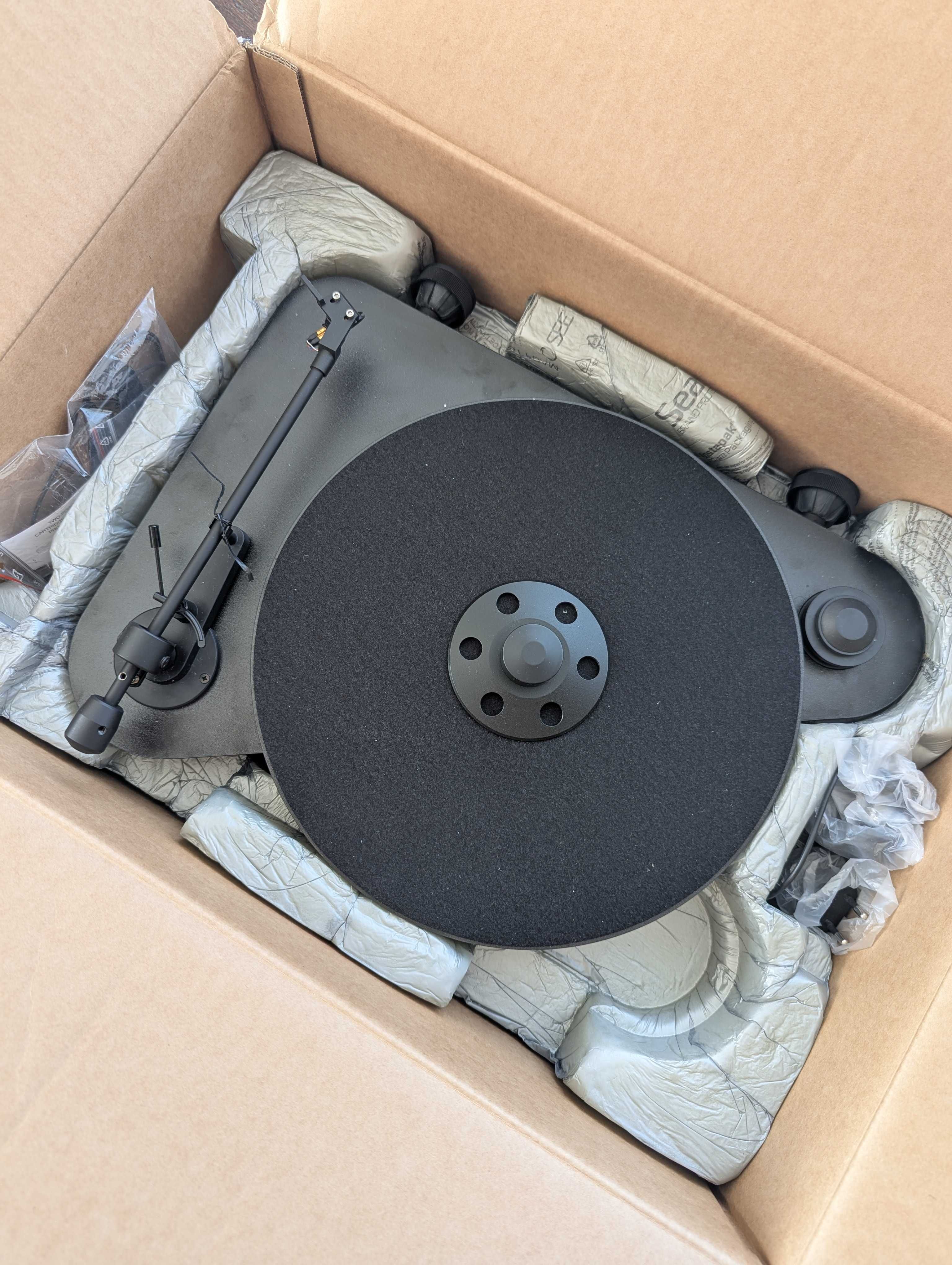 Вініловий програвач Pro-Ject VT-E R Black / OM 5E