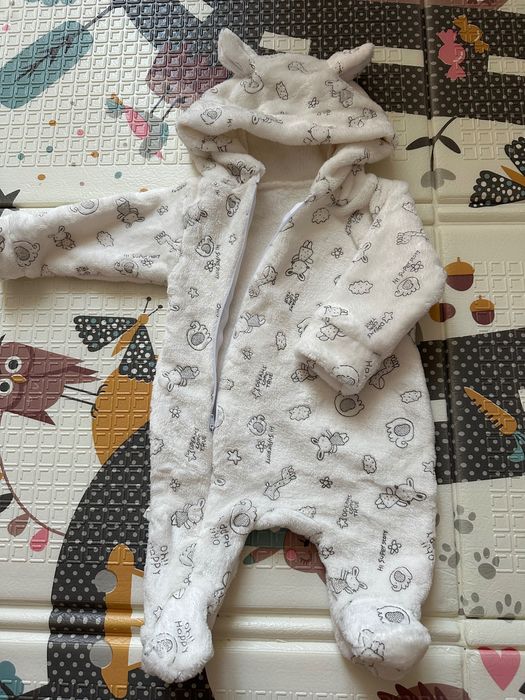 Ciepły pajacyk i zestaw do sesji zdjęciowej dla noworodka