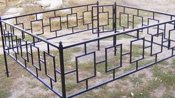Оградка для кладбища с установкой Столик и скамейка