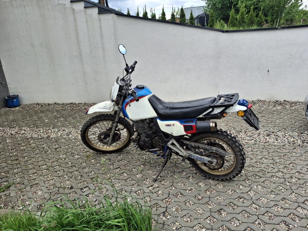 Honda dominator nx500