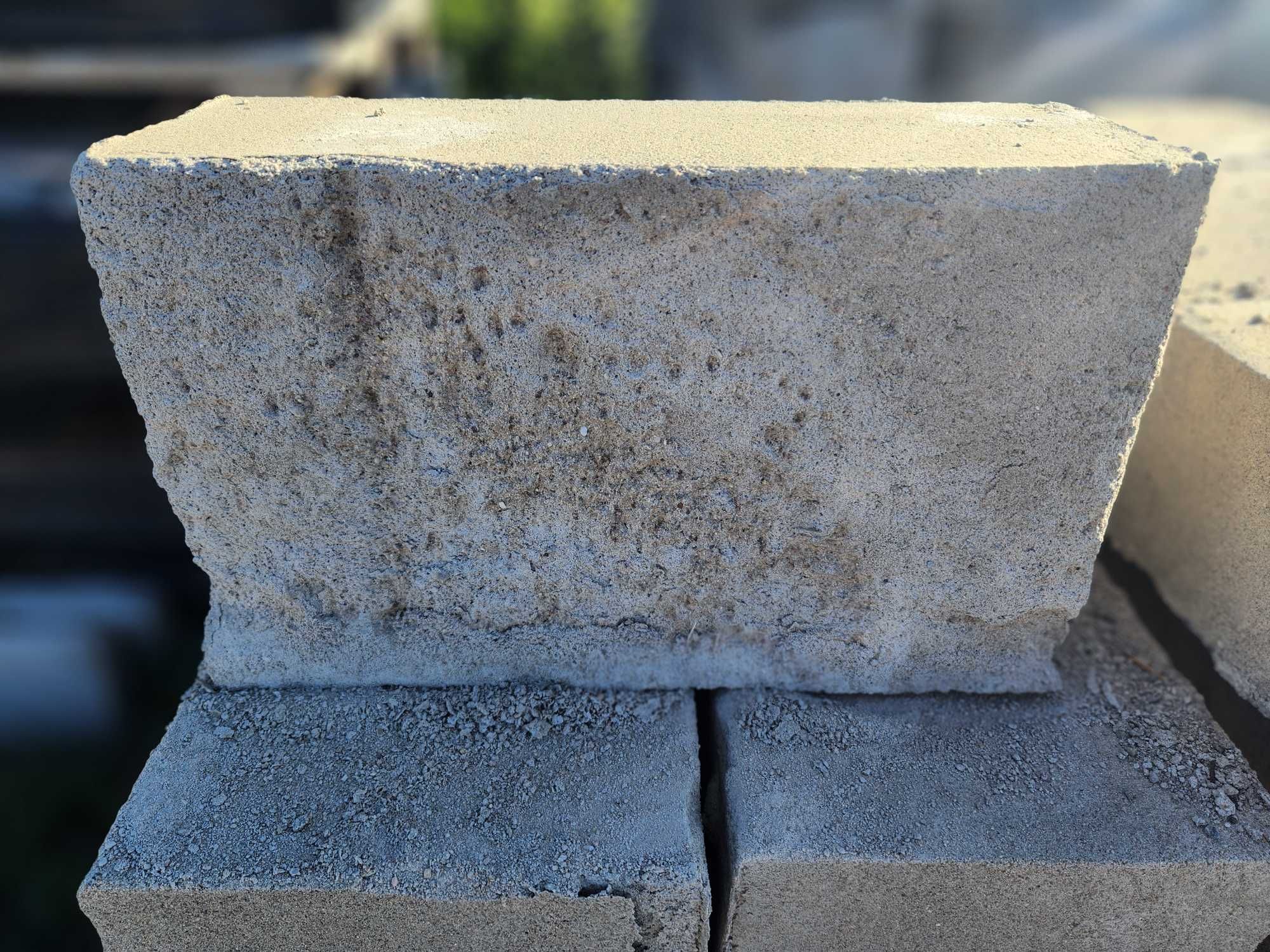 Bloczek betonowy - fundamentowy 2 gatunek