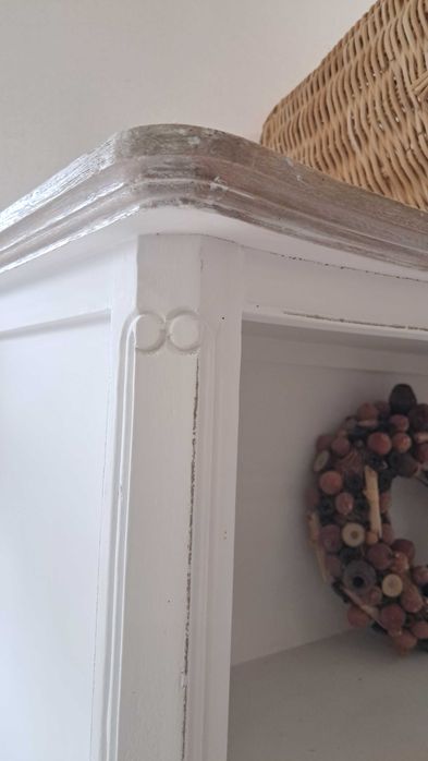 Estante de madeira lacada a branco com 2 gavetas 84c×30f×1.80a