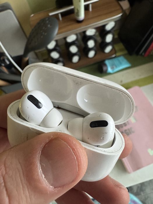 airpods pro 1 правий та кейс