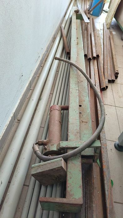 Prasa 4-y dociski pionowe hydrauliczna ramowa do klejenia ram okien dr