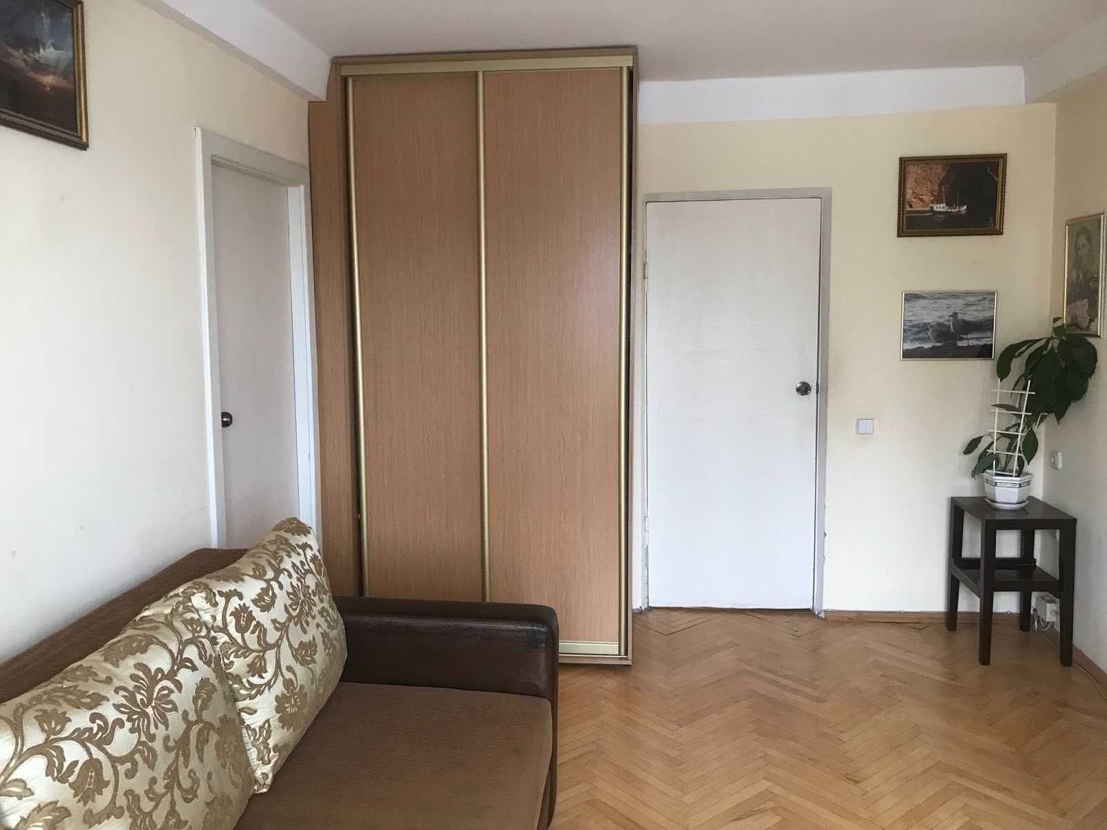 Продам 3 кімн. кварт. біля метро, Лісовий, вул. Кубанської України 19