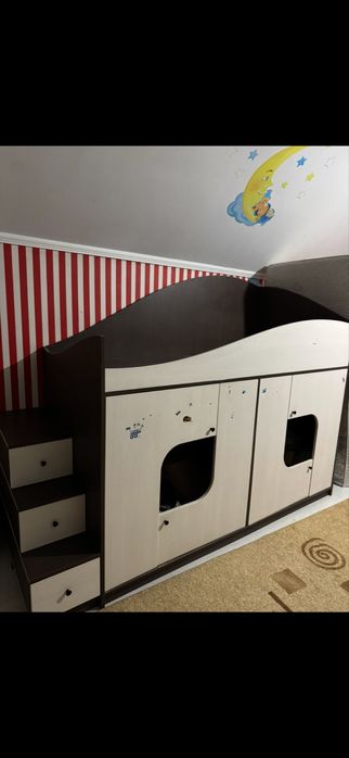 Продам комплект меблів у дитячу кімнату
