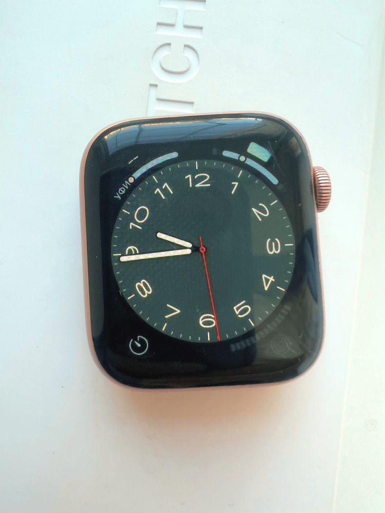 Часы Apple Watch 4, 44 mm + 1 ремешок