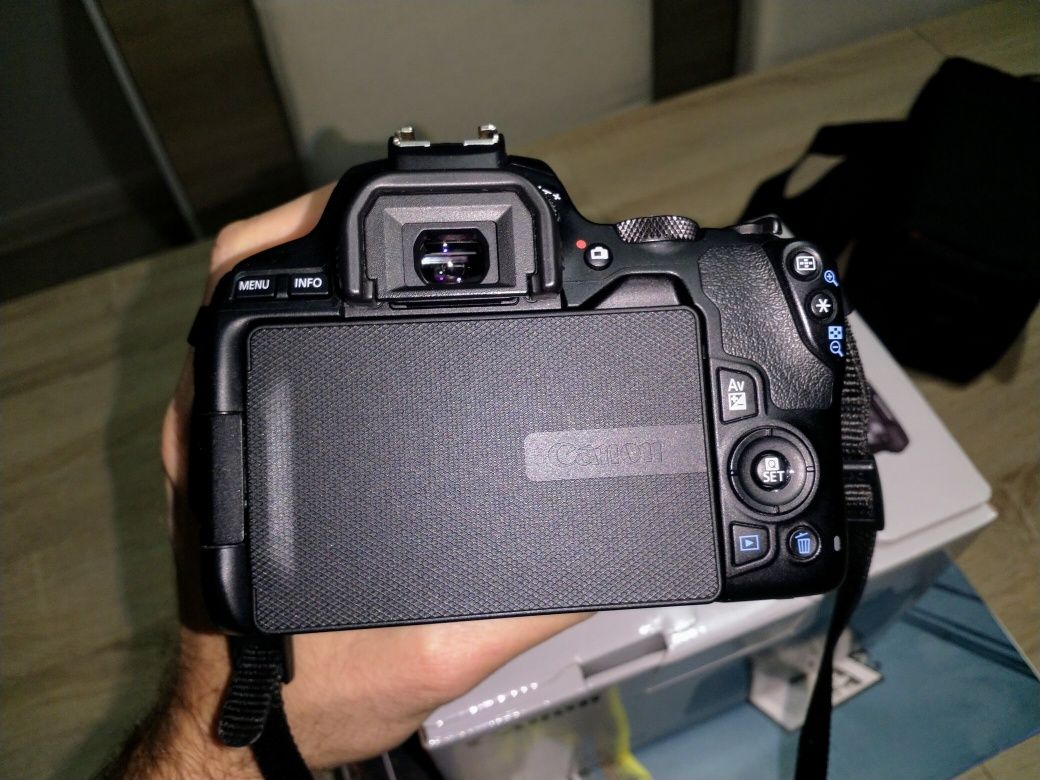 Canon EOS 250D, como nova