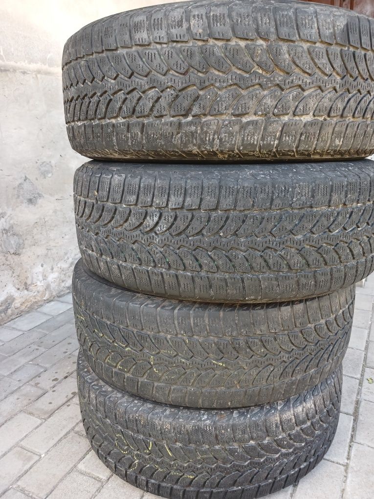 Шини зимові 235/60 R18 4шт.