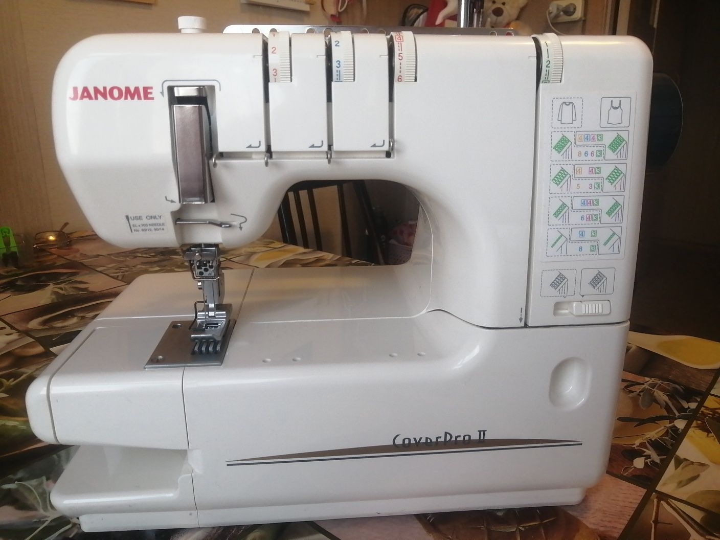 Бытовая плоскошовная швейная машина Janome  Cover Pro 2