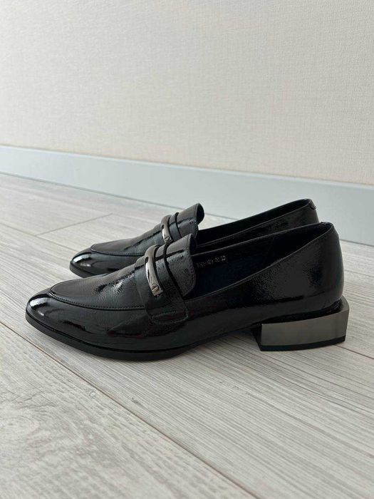 Лофери чорного кольору. Нові