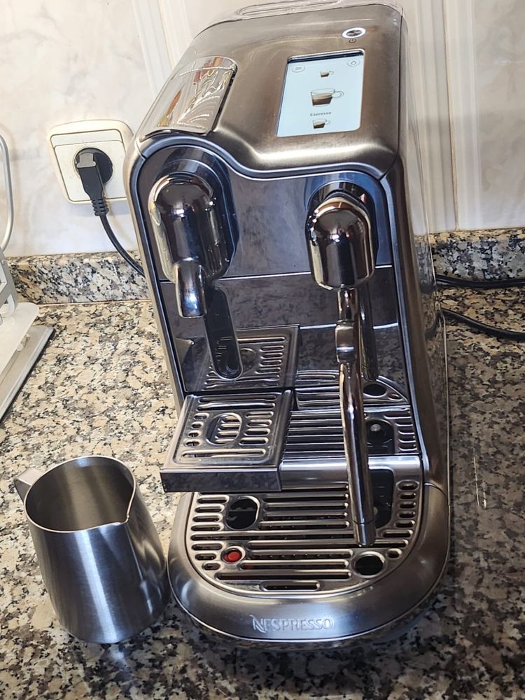 Maquina Nespresso Creatista Pro