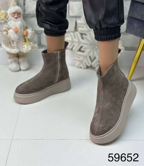 Жіночі шкіряні зимові черевики в кольорах