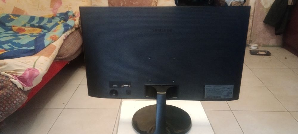 Монитор Samsung 21.5" S22F350FHI