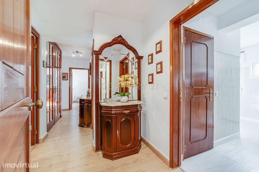 T3 luminoso e tranquilo em Queijas