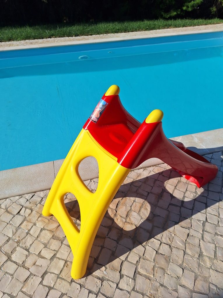 Escorrega de piscina marca Smoby