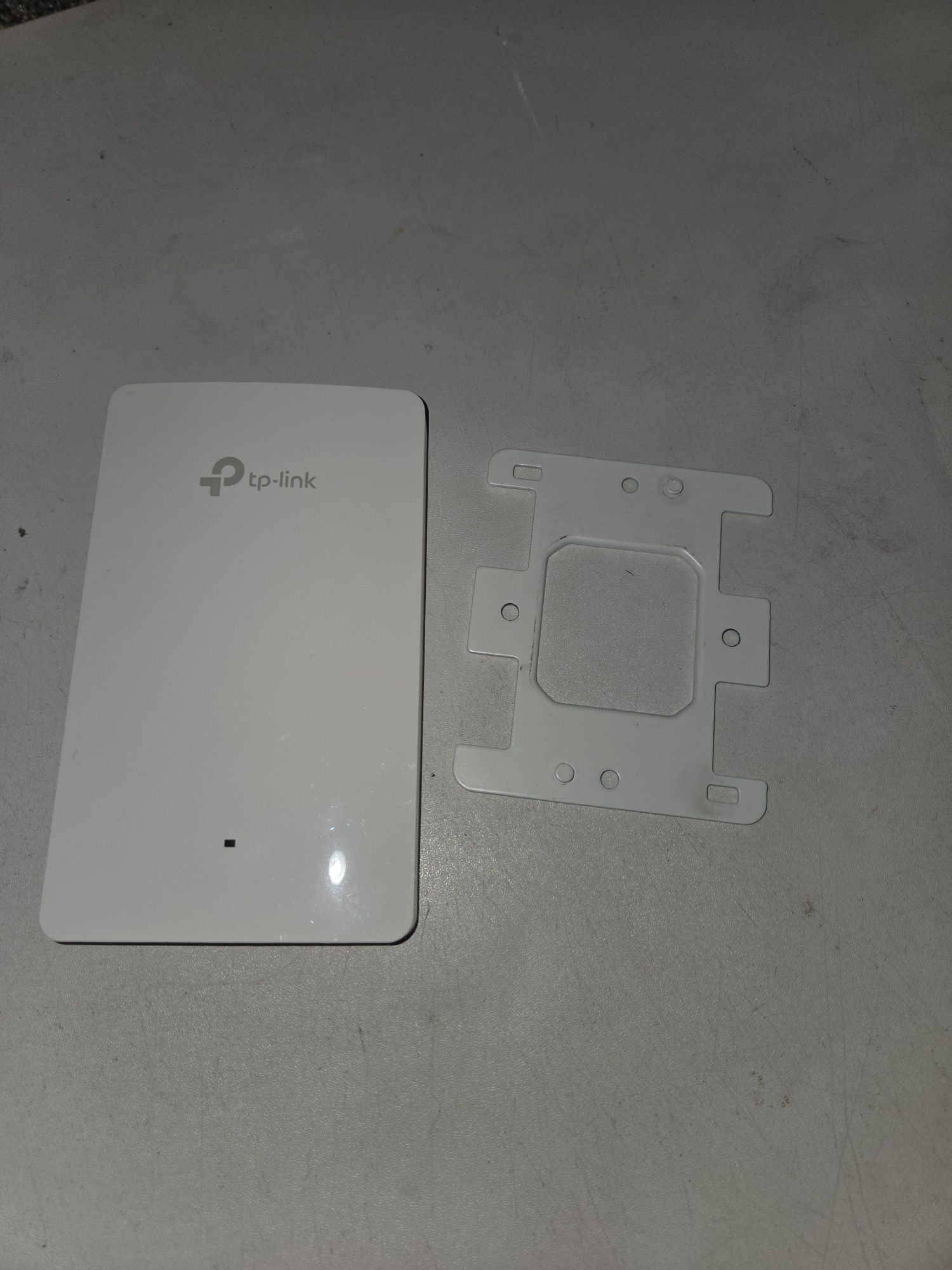 Tplink eap225-wall (802.11a/b/g/n/ac 1200Mb/s) PoE