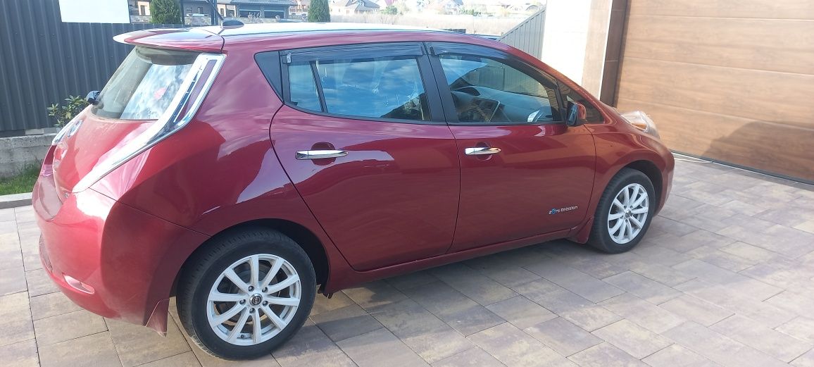 Продам NISSAN LEAF 2013