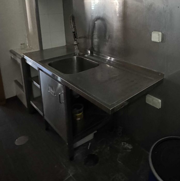 Bancada Industrial em Inox com Lava-loiça - 168x60x85cm