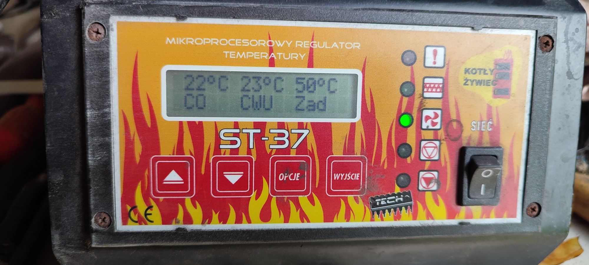 Mikroprocesorowy regulator ST-37