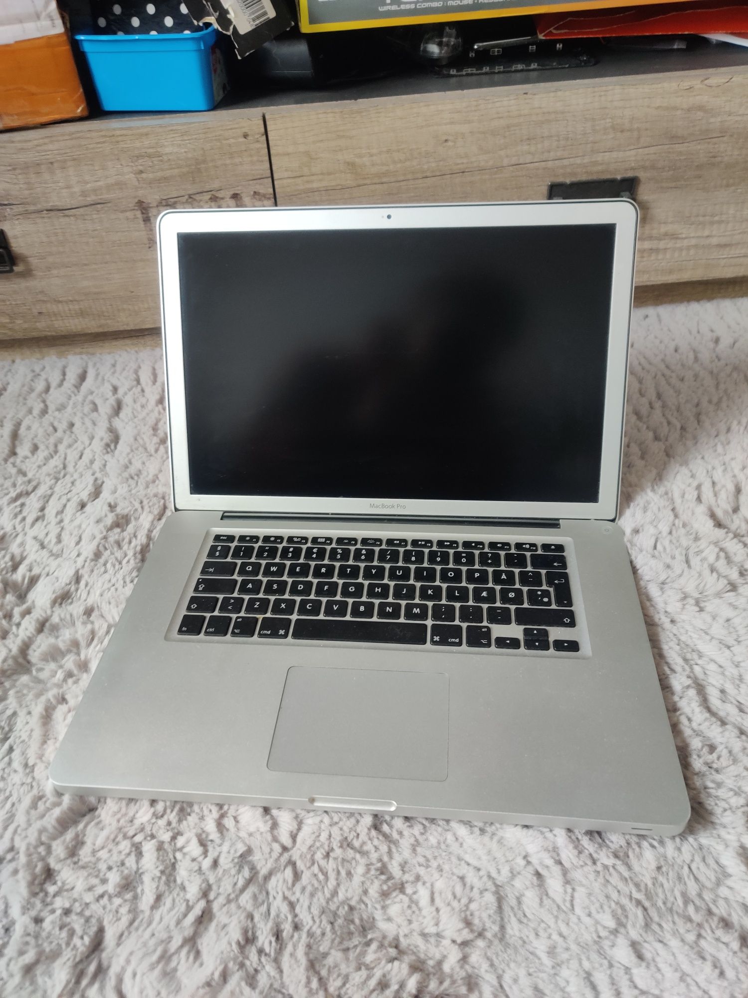 Apple MacBook pro 15 a1286 i7 8gb ram 256gb SSD w bardzo ładnym stanie