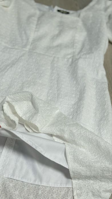 Біла літня сукня з прошви