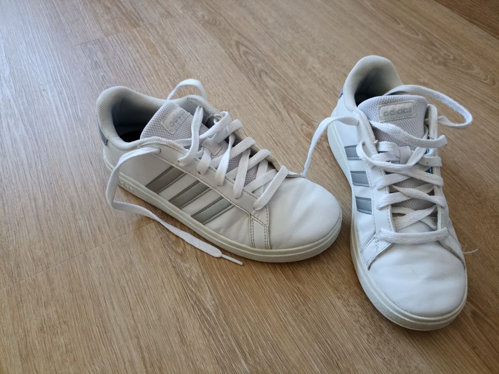 Ténis adidas 37 1/2 brancos