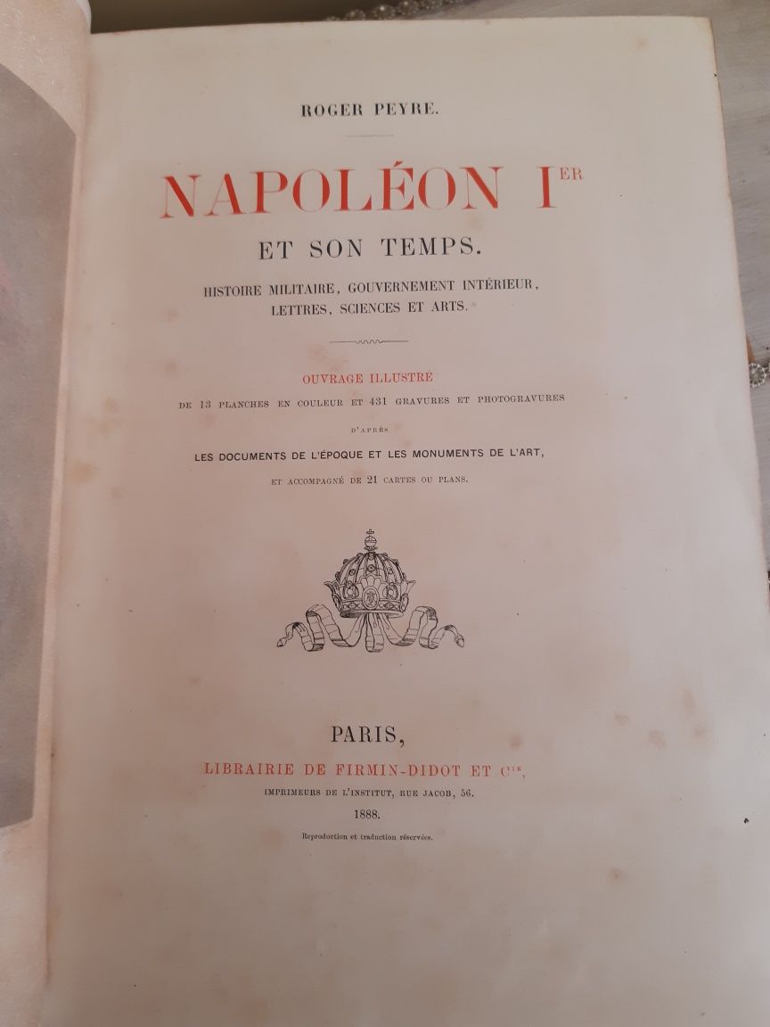 Busto de Napoleão e livro