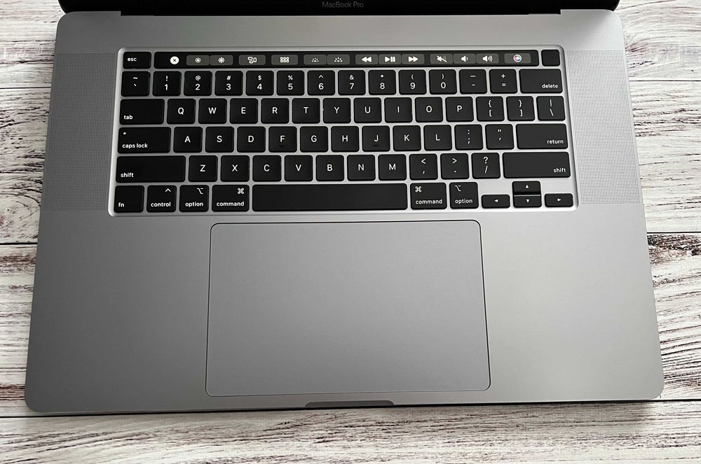 MacBook Pro 16" A2141 (Touch Bar 2019)Core i9 2.4/32/500 Pro 5300M 4Gb