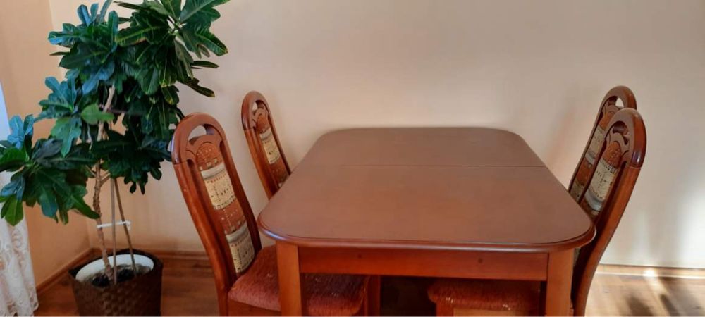 Zestaw stół z drewna bukowego + 4 krzesła