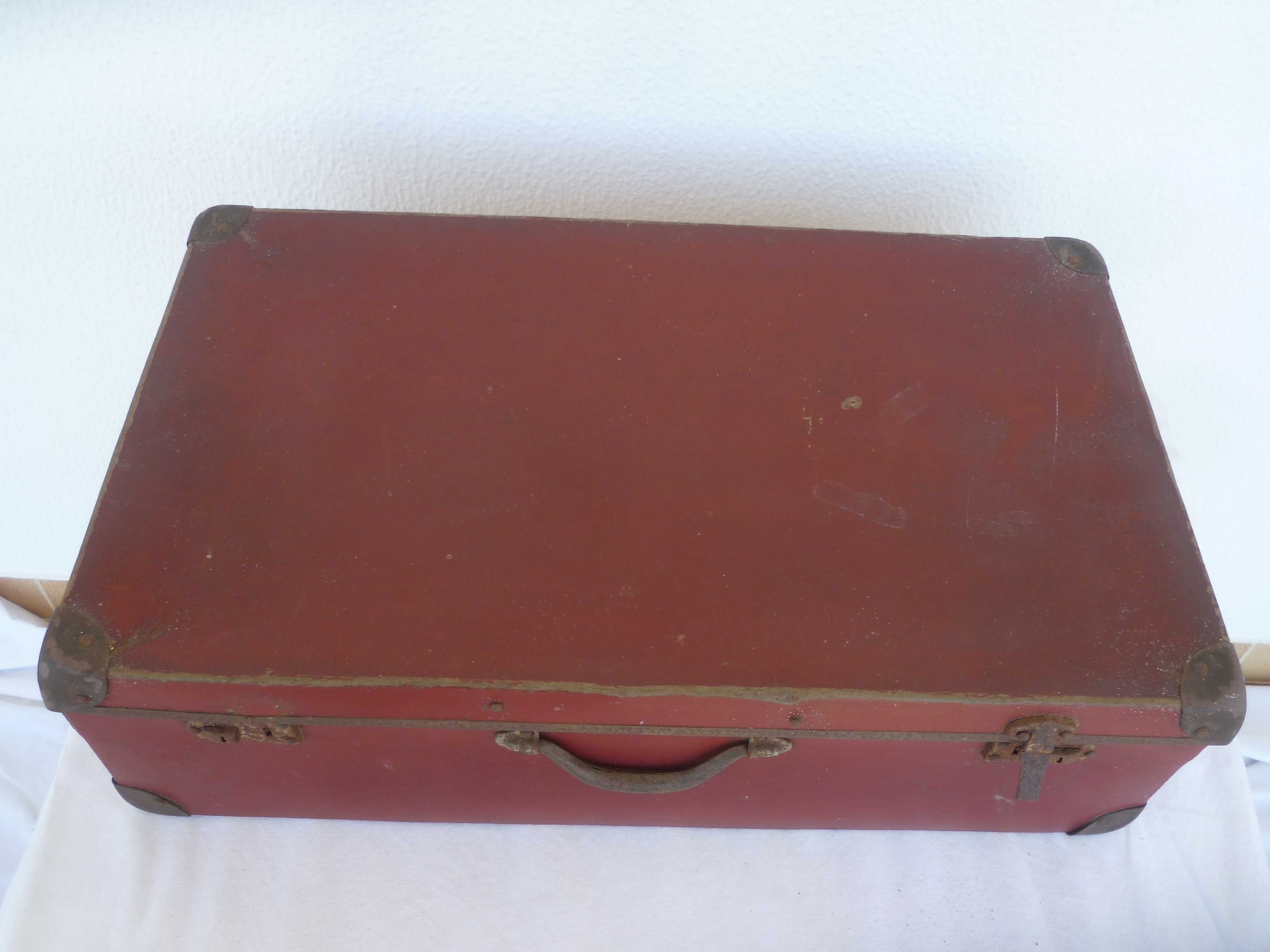 Mala de cartão e madeira  antiga dos anos 40 - 50 boa para Museu