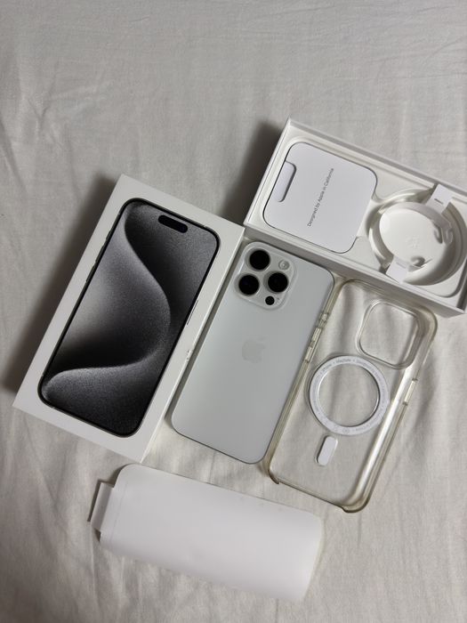 iPhone 15 Pro 128 GB • Biały • Stan idealny • Etui Apple Clear Case