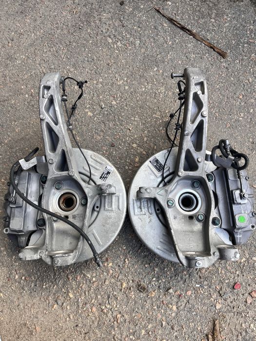 Цапфа (поворотний кулак )TeslaY