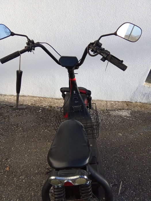 Moto elétrica customizada  original modelo peneu 225 x 8.