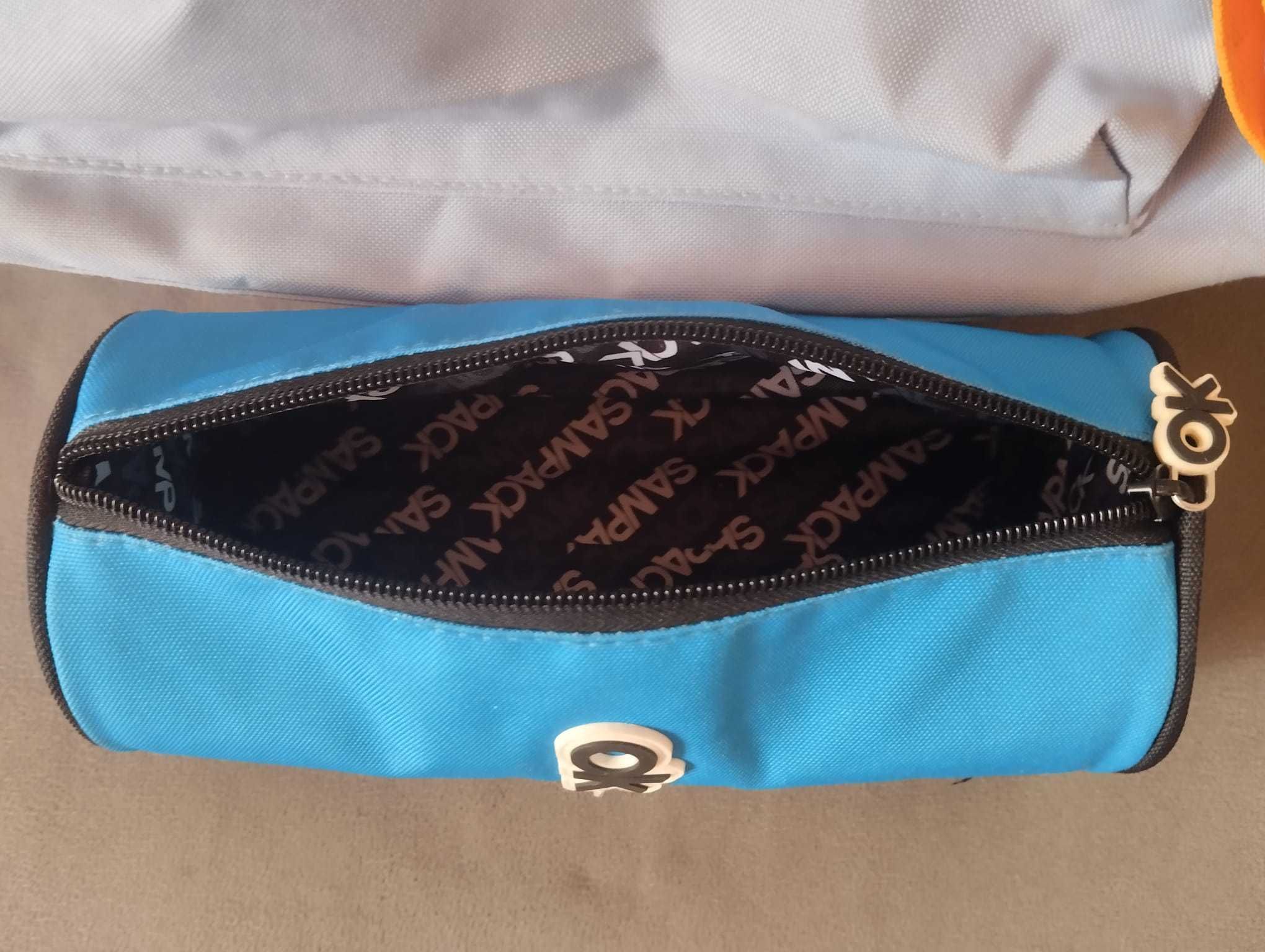Mochila escolar e estojo