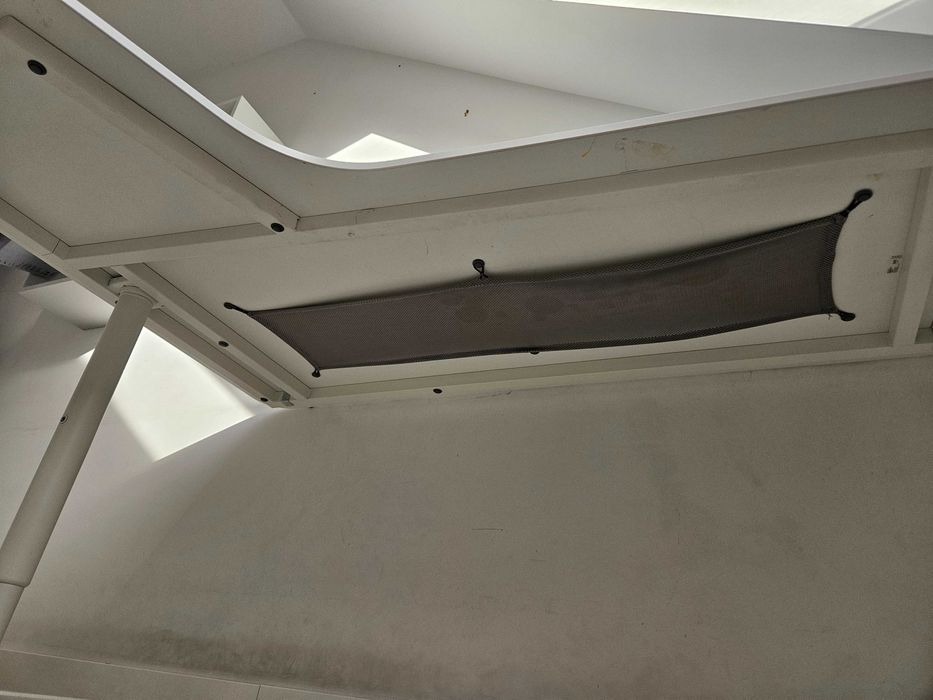 Biurko mlodzieżowe białe L Ikea Bekant