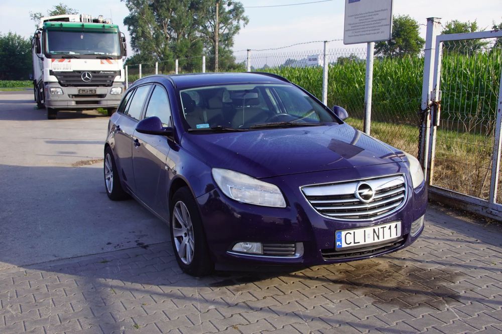 Auto na części - Opel Insignia A Kombi 2.0 CDTI A20DTJ 130 KM M32 GEK 2009R Silnik Skrzynia Drzwi Lusterko Szyba Lampa Zderzak Maska Błotnik Klapa Deska Kokpit Sterownik Moduł Licznik