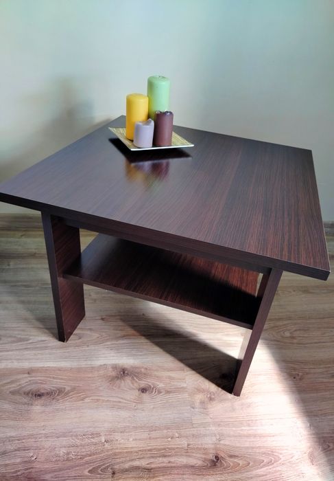 Stolik kawowy w kolorze brązu