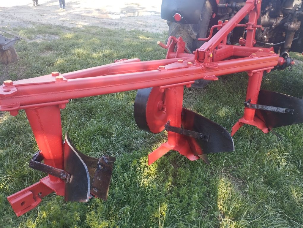 продам плуг 3 корпусний 3/30
