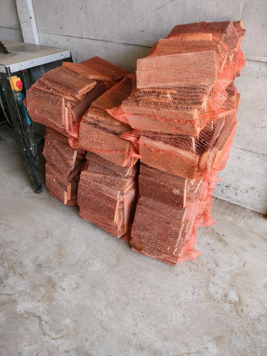 Drewno opałowe suche.