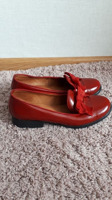 Продам шкіряні туфлі, лофери, балетки 38