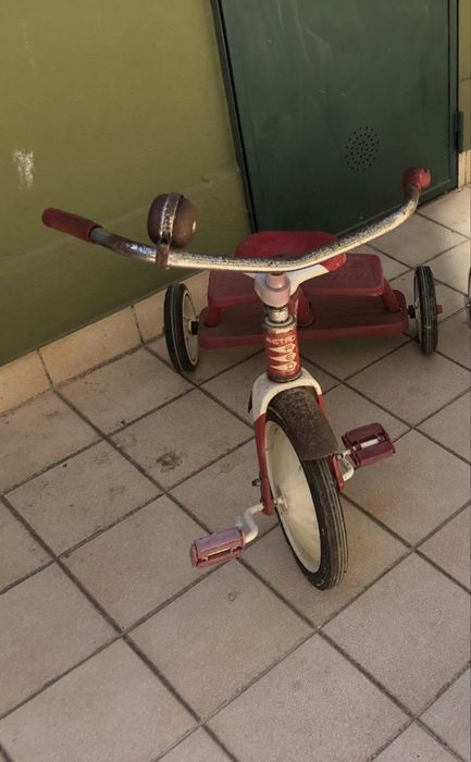 Triciclo radio Flyer duplo degrau