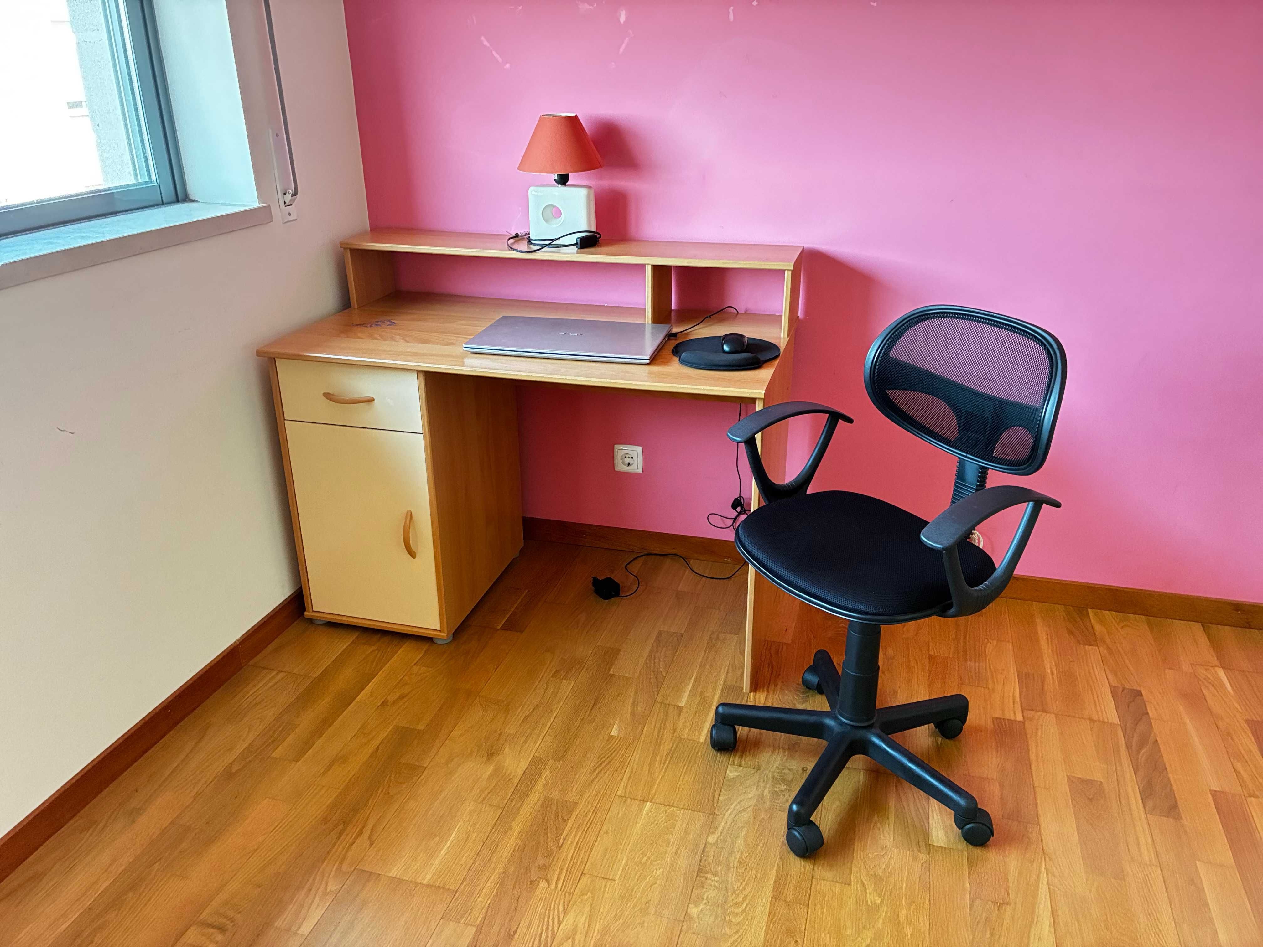 Secretaria e Cadeira